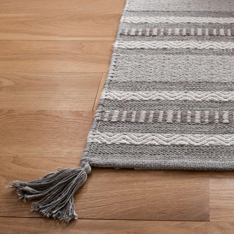 Montauk MTK215 Hand Woven Area Rug - Grey/Ivory - 8'9"x11'9" - Safavieh.
