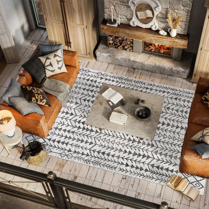 4'x6' Tokay Bohemian Geometric Indoor/Outdoor Area Rug, Ivory/Black - JONATHAN Y