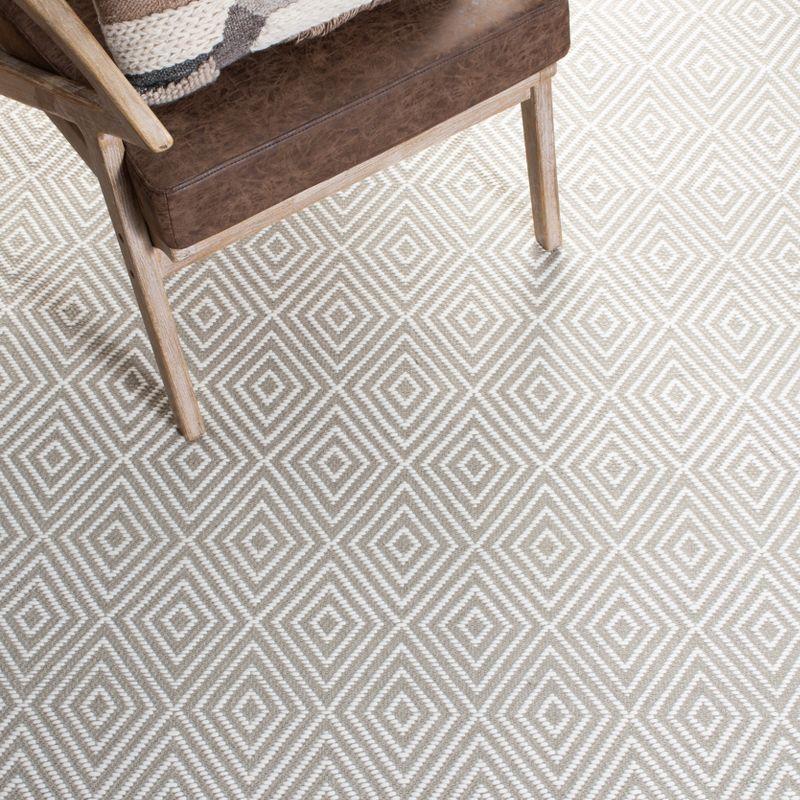 Wilton WIL715 Hand Hooked Indoor Area Rug - Light Grey/Ivory - 8'x10' - Safavieh