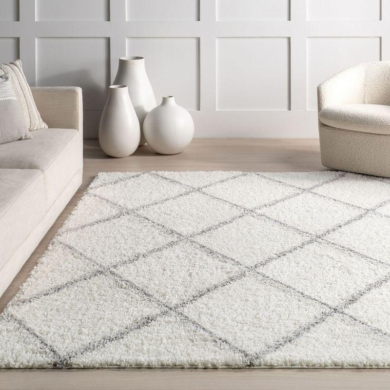 Nuloom Tess Trellis 8 Square Shag Indoor Area Rug for Living Room Bedroom Dining Room Nursery, White/Grey