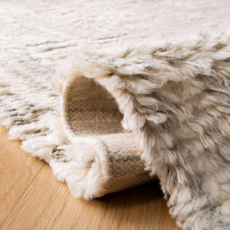 Manhattan MAN464 Hand Knotted Runner Rug - Ivory/Grey - 2'3"x8' - Safavieh.