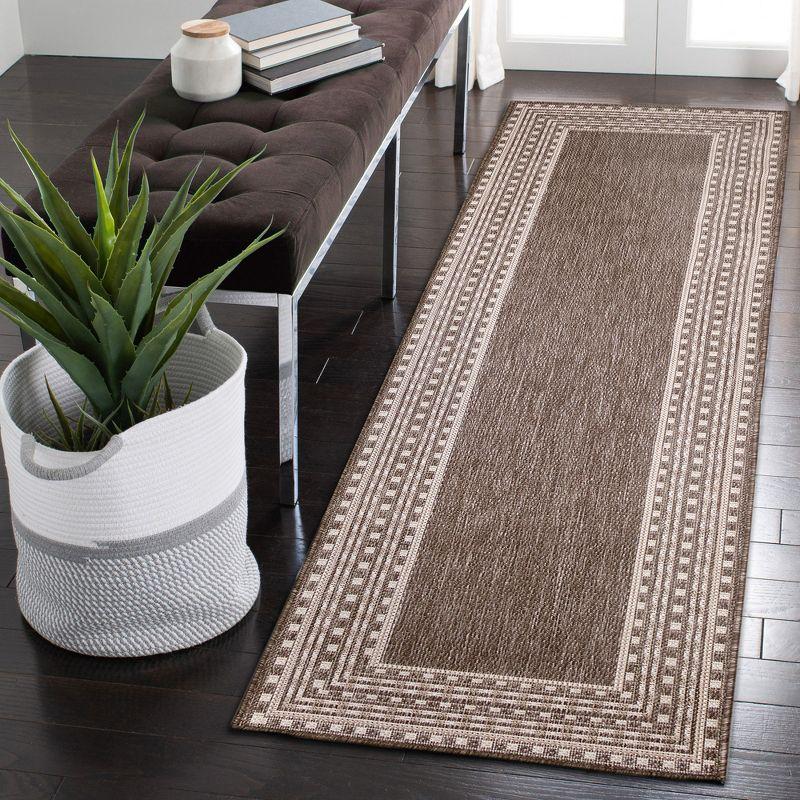 Liora Manne Malibu Etched Border Indoor/Outdoor Rug Neutral 1'11" x 7'6"