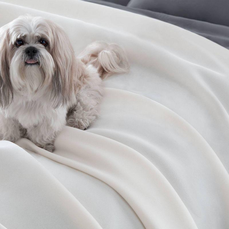 Luxurious King-Sized Ivory Fleece Reversible Blanket