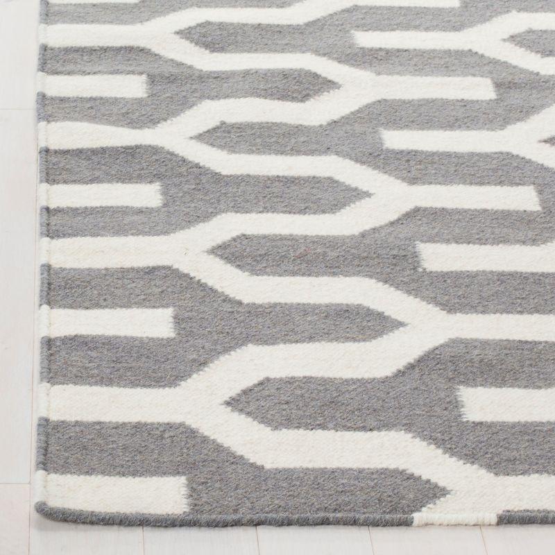 Dhurries DHU630 Hand Woven Area Rug - Silver/Ivory - 6'x9' - Safavieh.