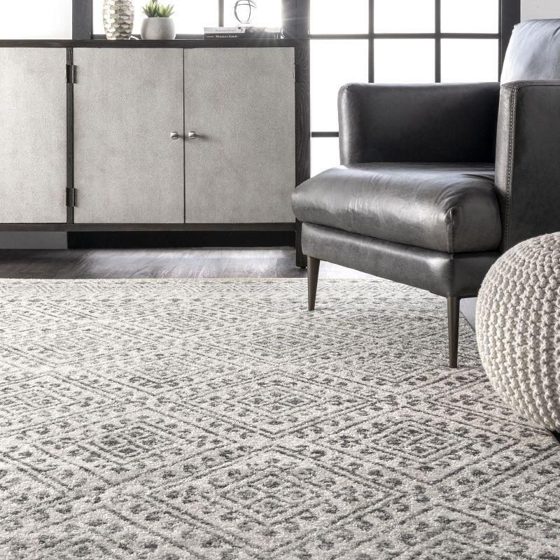 Nuloom Camila Geometric 7x9 Indoor Area Rug for Living Room Bedroom Dining Room Kitchen, Off White/Ivory