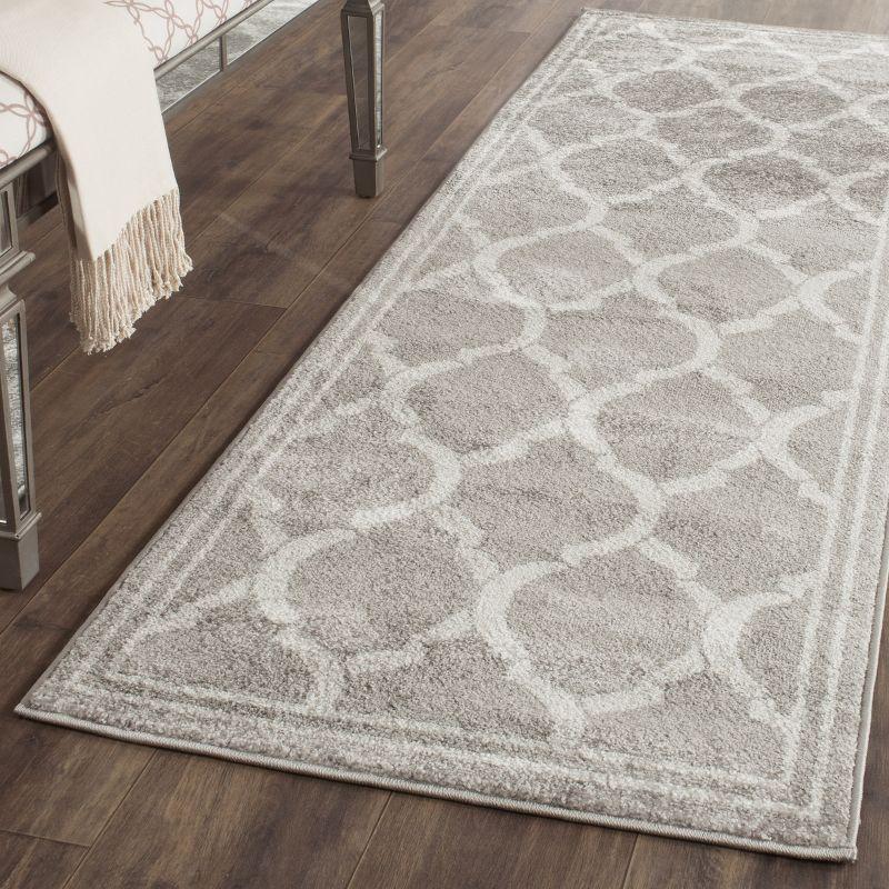 Amherst AMT415 Power Loomed Indoor Accent Rug - Grey/Light Grey - 2'6"x4' - Safavieh