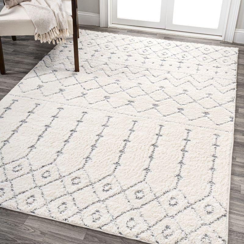 Cream/Gray Moroccan Trellis 4' x 6' Plush Area Rug