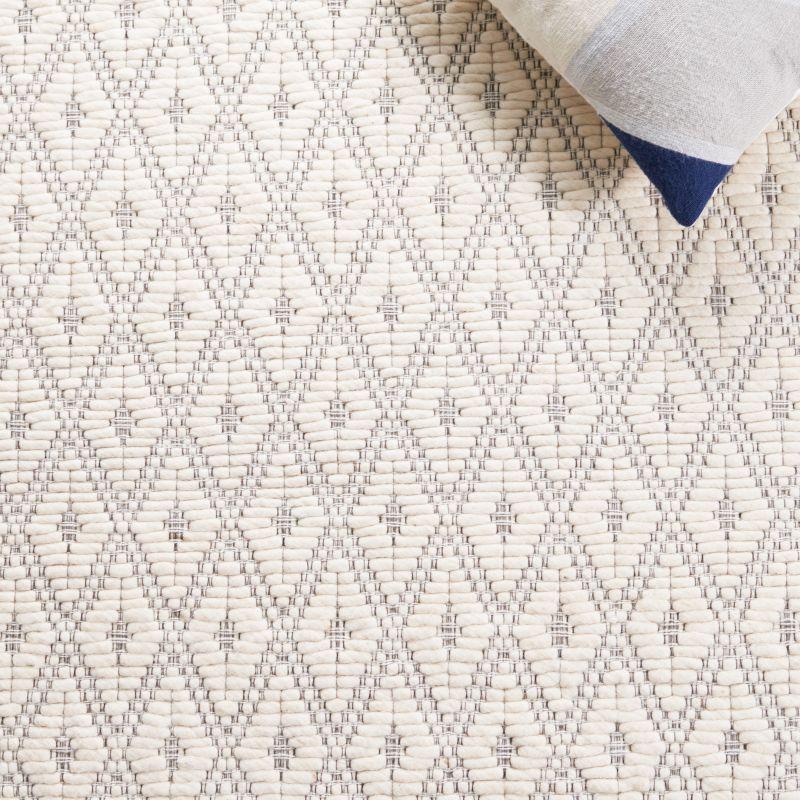 Marbella MRB752 Hand Woven Indoor Accent Rug - Ivory/Black - 4'x6' - Safavieh