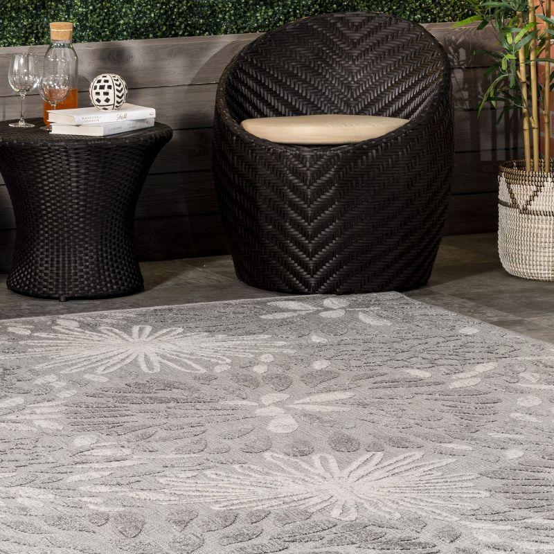 Nuloom Monique Floral & Paisley 5x8 Indoor/Outdoor Area Rug for Living Room Patio Deck Front Porch Kitchen, Light Grey/Ivory