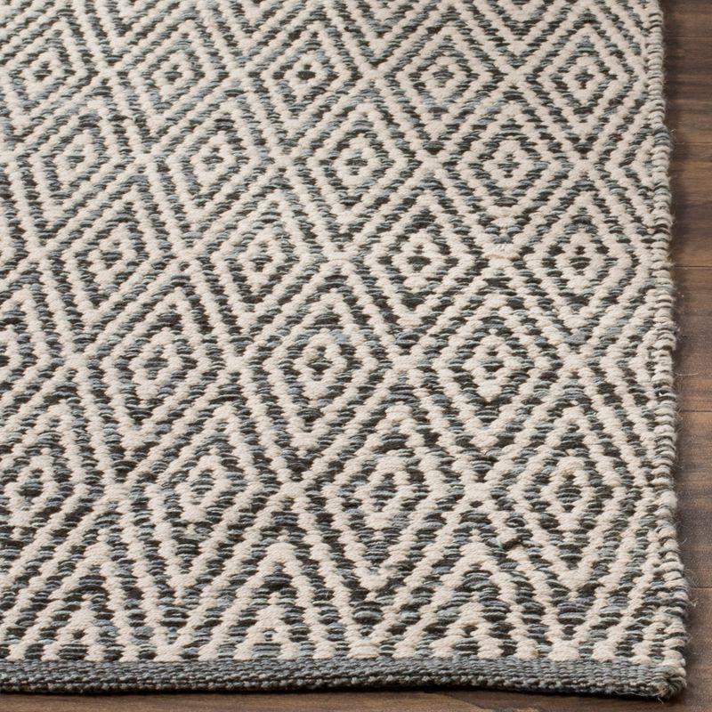 Coastal Charm Gray Handwoven Cotton Area Rug - 27" x 4"