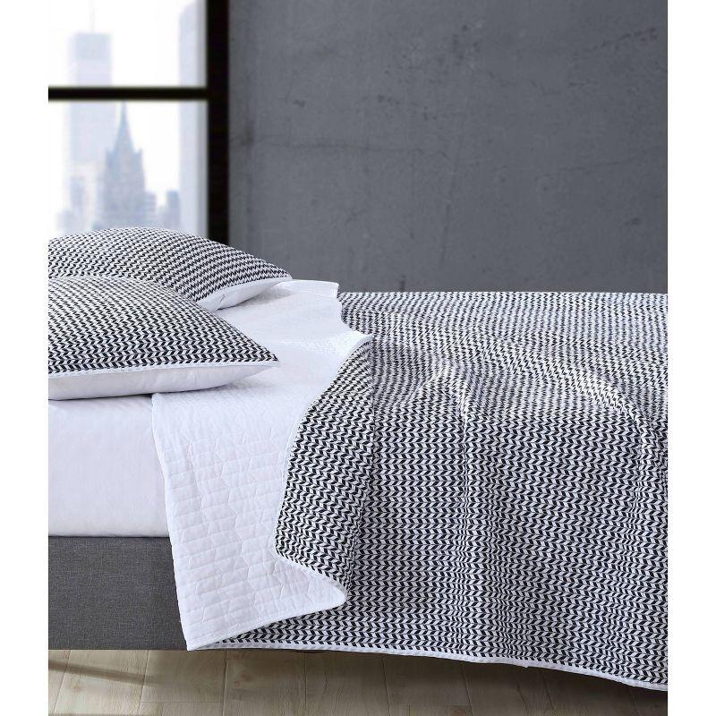 Leaves Standard Cotton Reversible Quilt Set