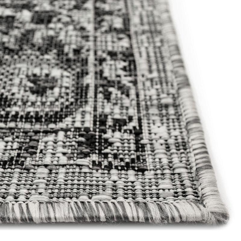 Liora Manne Carmel Vintage Floral Indoor/Outdoor Rug Black 7'10" Round