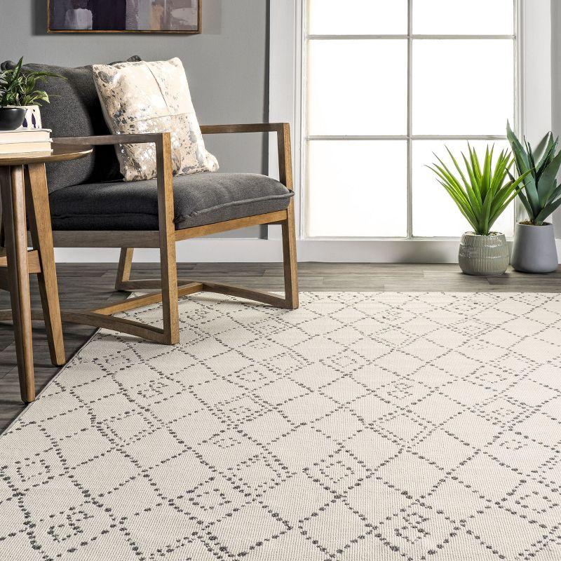 Nuloom Ria Bohemian Diamond Area Rug