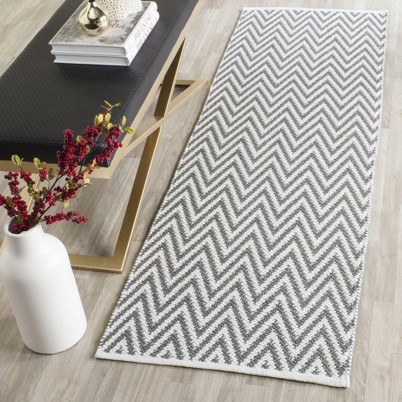 Coastal Charm Handwoven Cotton Runner Rug in Grey/Ivory - 2'3" x 7'