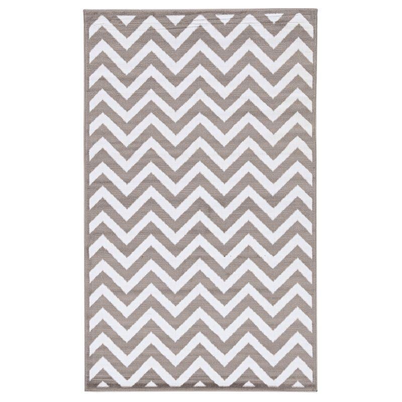 4'8"x7'6" Capri Chevron Rug Gray/Off White - Linon: Farmhouse Style, Indoor, Low Pile, Tufted & Hooked