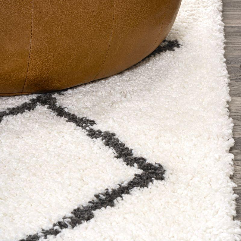 5'x8' Cami Moroccan Style Diamond Shag Area Rug, White - JONATHAN Y