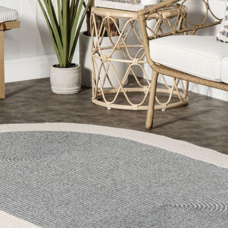 Nuloom Indoor/Outdoor Braided Solid Border Delaine Area Rug