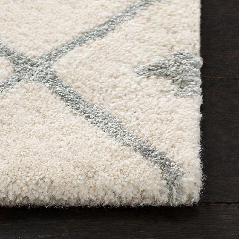 Himalaya HIM903 Handmade Accent Rug - 2'3"x4' - Ivory/Grey - Safavieh