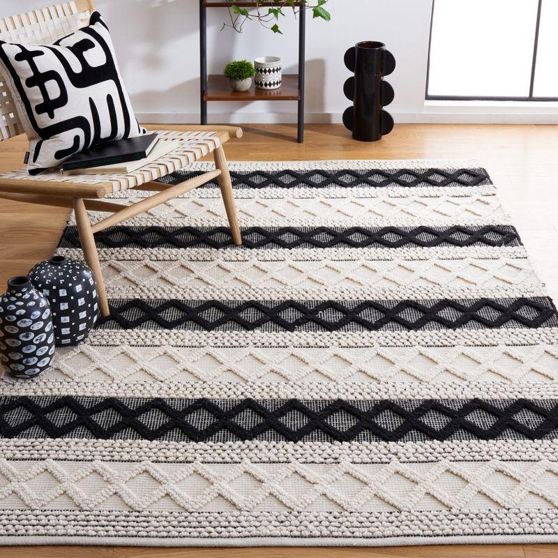 Safavieh Hand Woven 80% Wool, 20% Cotton Geometric Rug