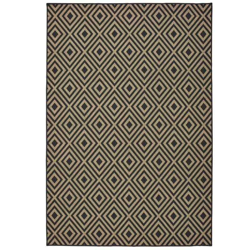 Oriental Weavers Marina 2335K Black/ Tan Indoor/Outdoor Area Rug - 5'3" x 7'6"