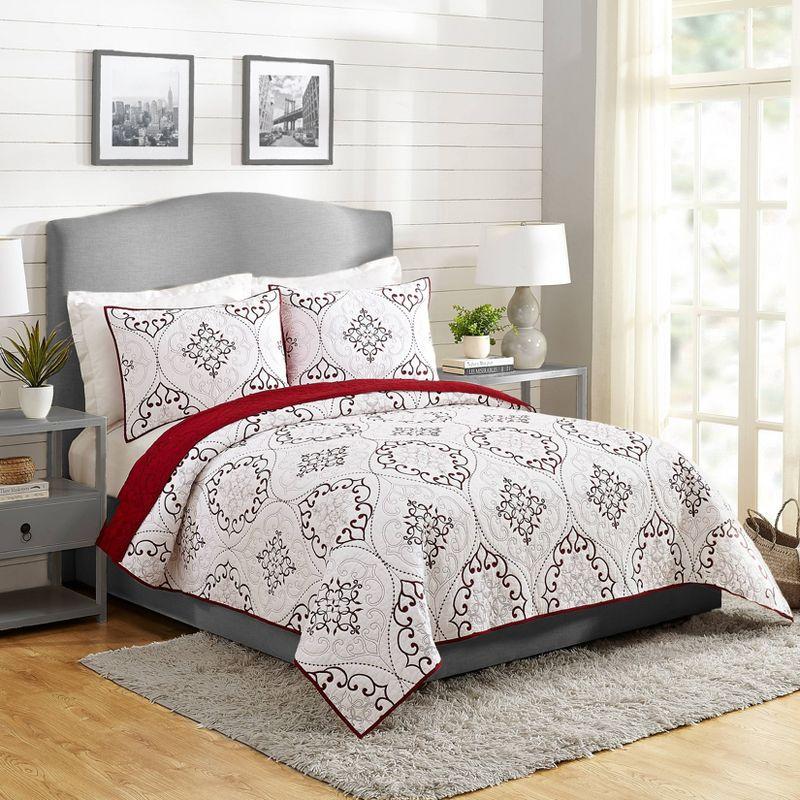 Full/Queen Red Cotton Reversible Floral Quilt Set