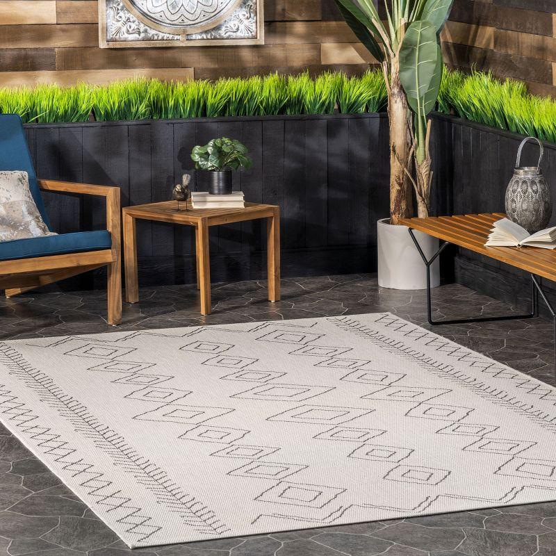 Ezri Diamond Indoor/Outdoor Area Rug for Living Room Patio Deck Front Porch Kitchen, Ivory/Dark Grey