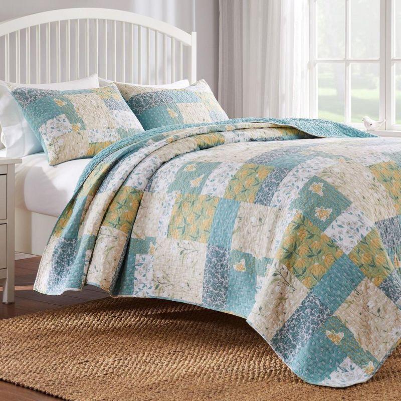 Evangeline Reversible Quilt Set