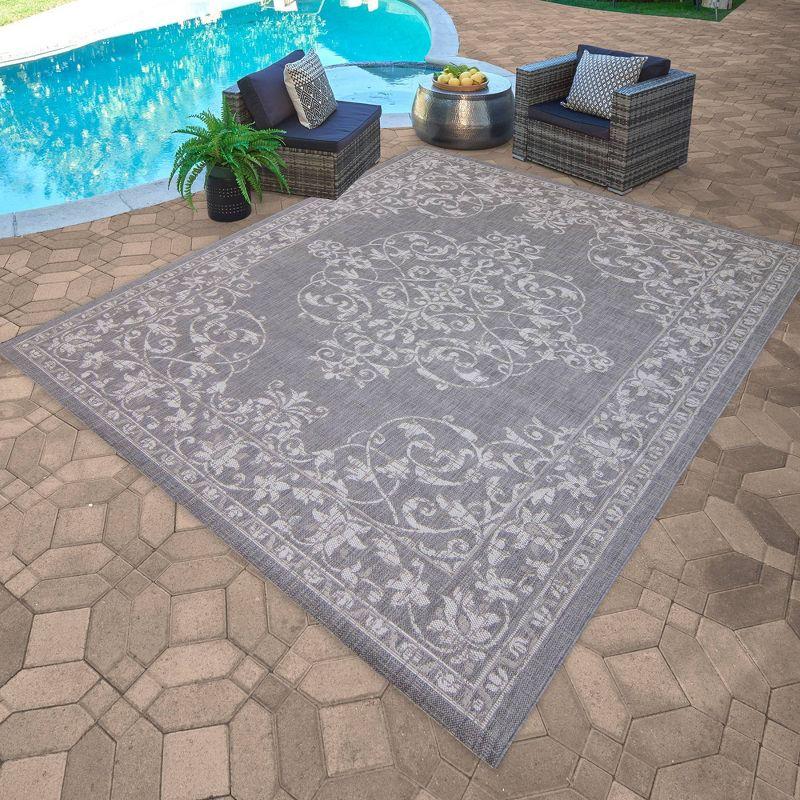 Paseo Ryoan Gray/Silver Traditional Medallion Flatweave Indoor/Outdoor Area Rug