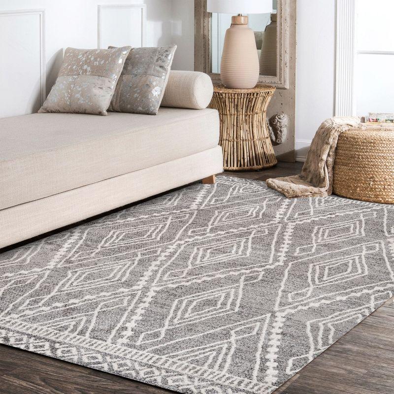 Gray and Ivory Diamond Pattern Reversible Area Rug