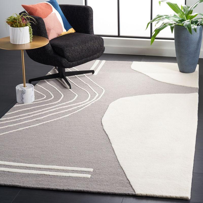 Grey and Ivory Hand-Tufted Wool Area Rug, 5' x 8'