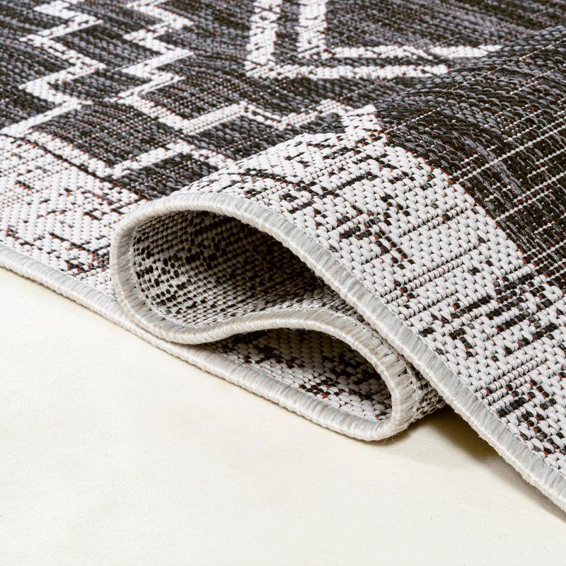 5'x8' Marokko Diamond  Medallion Indoor/Outdoor Area Rug, Black/Ivory - JONATHAN Y
