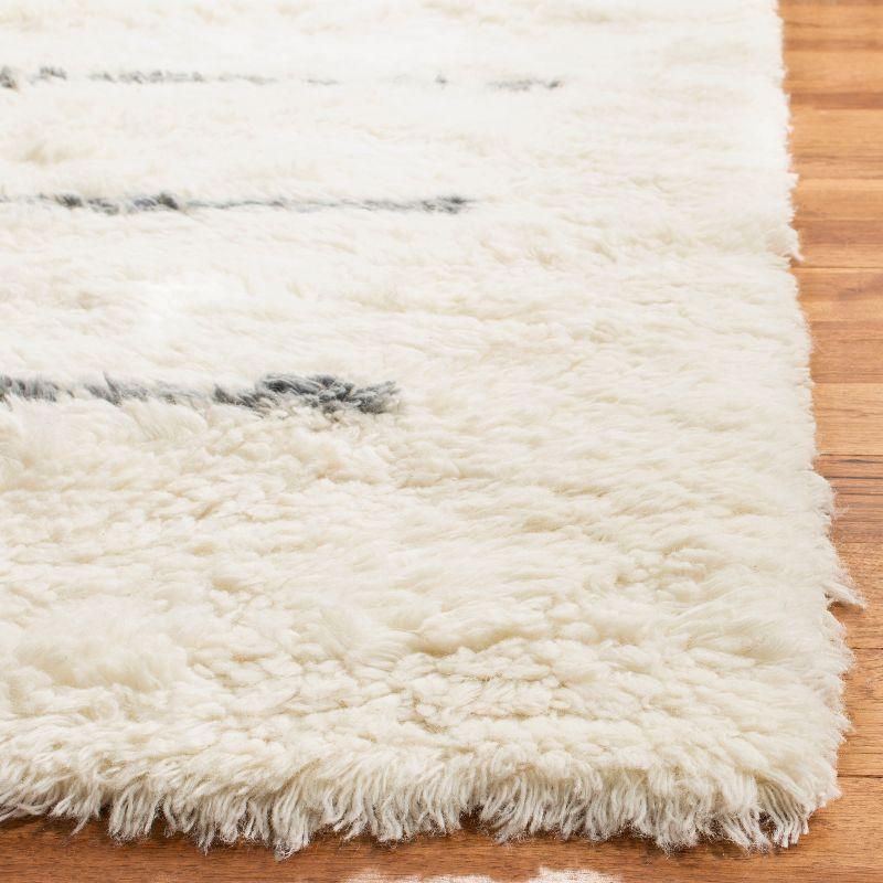 Kenya Ivory and Grey 6' x 9' Hand-Knotted Wool Area Rug