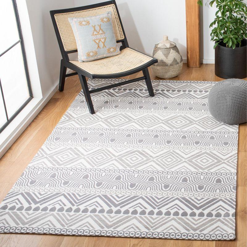 Gray Geometric 4' x 6' Handmade Wool Area Rug