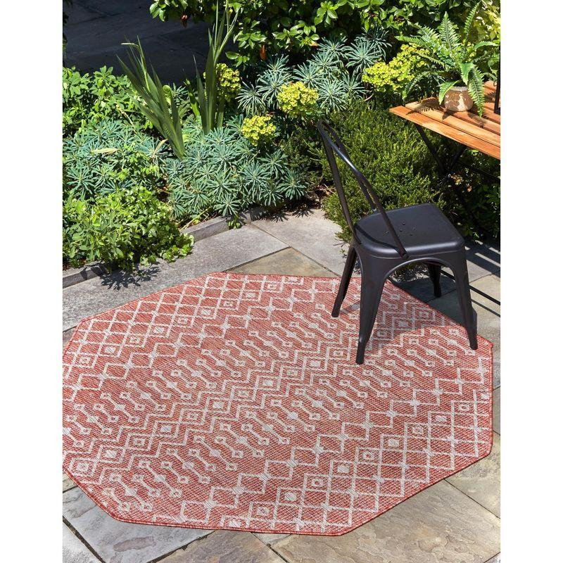 Rustic Trellis Octagon Outdoor Rug in Rust Red, Easy Care 7' 10"