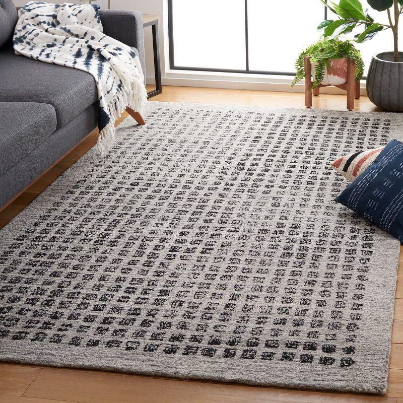 Silver and Black Tufted Wool 6' x 9' Area Rug