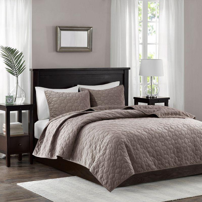 Harper 3 Piece Velvet Quilt Set