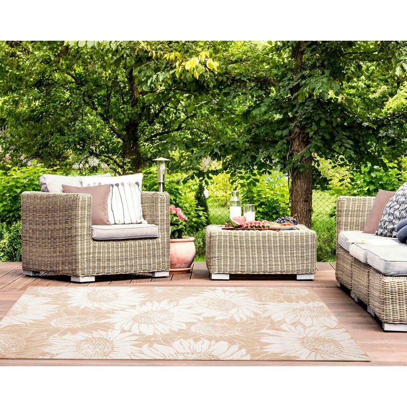 Liora Manne Carmel Sunflower Field Indoor/Outdoor Rug Sand 6'6" x 9'4"