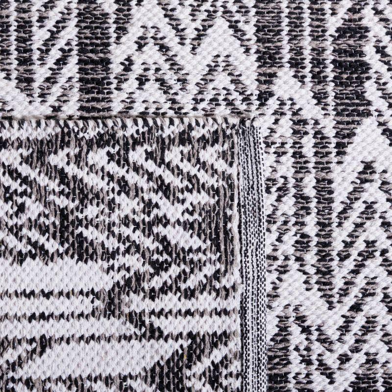Montauk MTK609 Hand Woven Indoor Accent Rug - Black/Ivory - 2'3"x3'9" - Safavieh