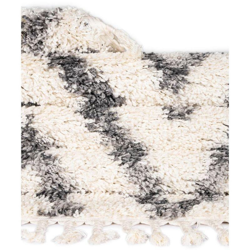 Unique Loom 5' 1 x 8' 0 Ivory Hygge Shag Diamond Area Rug