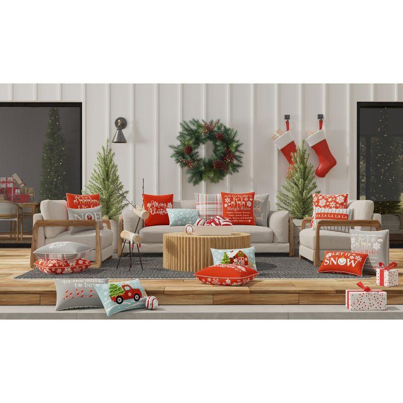 Pillow Perfect Plaid Indoor/Outdoor Throw Pillow