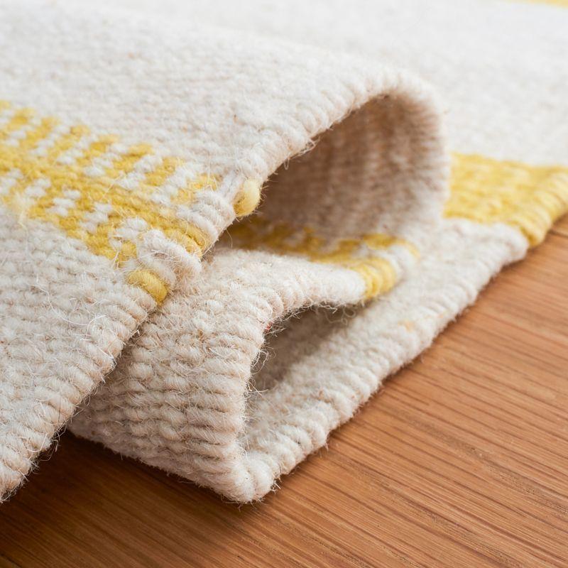 Kilim KLM953 Hand Woven Area Rug - Gold/Ivory - 4'x6' - Safavieh.