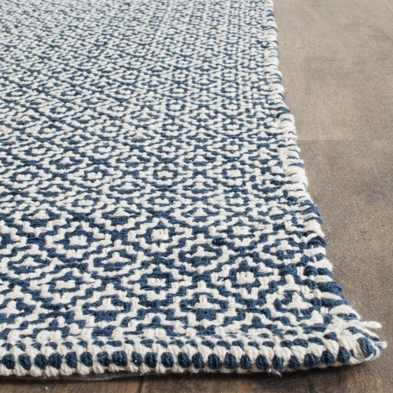 Montauk MTK717 Hand Woven Indoor Accent Rug - Ivory/Navy - 3'x5' - Safavieh.
