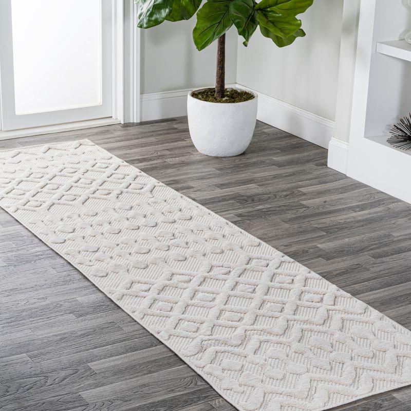 Peralta Moroccan Diamond Indoor/Outdoor Area Rug - JONATHAN Y