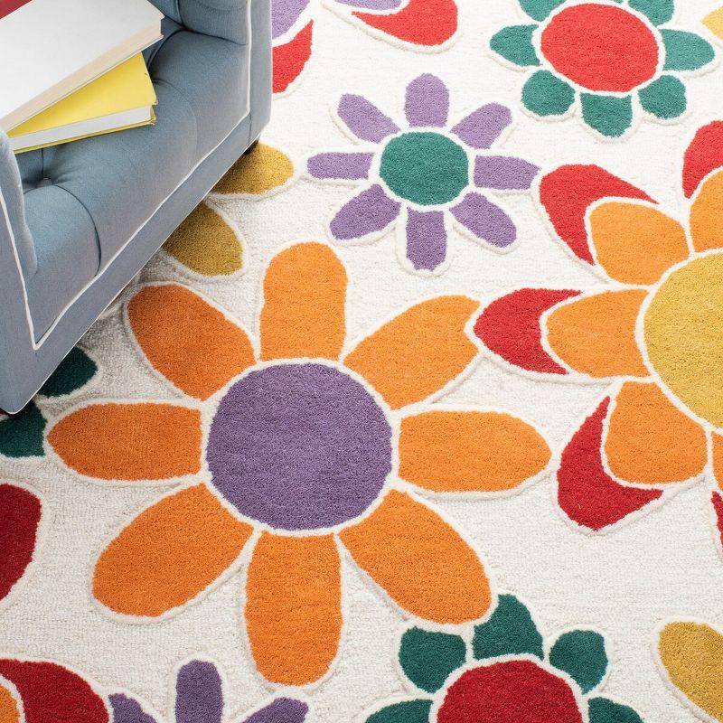 Safavieh Kids SFK923 Hand Tufted Area Rug - Ivory/Gold - 5'x5' - Safavieh.