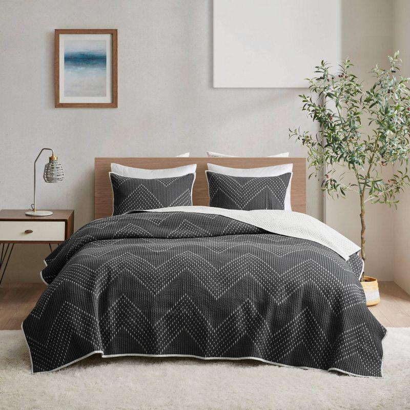 Black Cotton Reversible Chevron Full Quilt Set