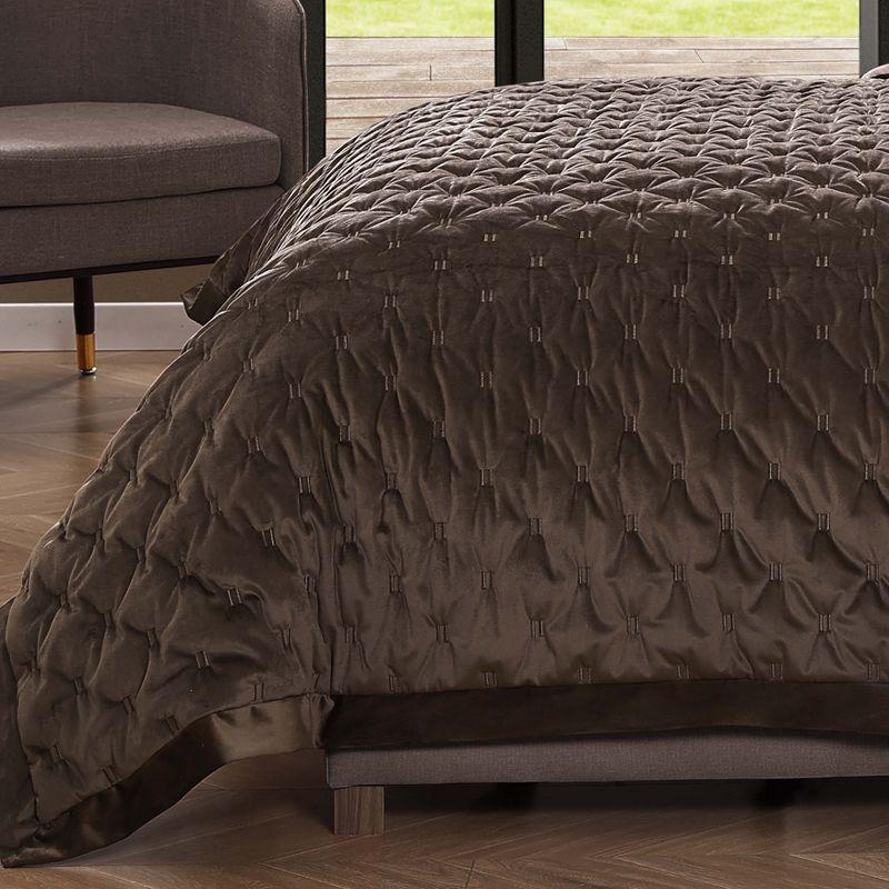 BeBeJan Bebejan 3 Piece Velvet Comforter Set