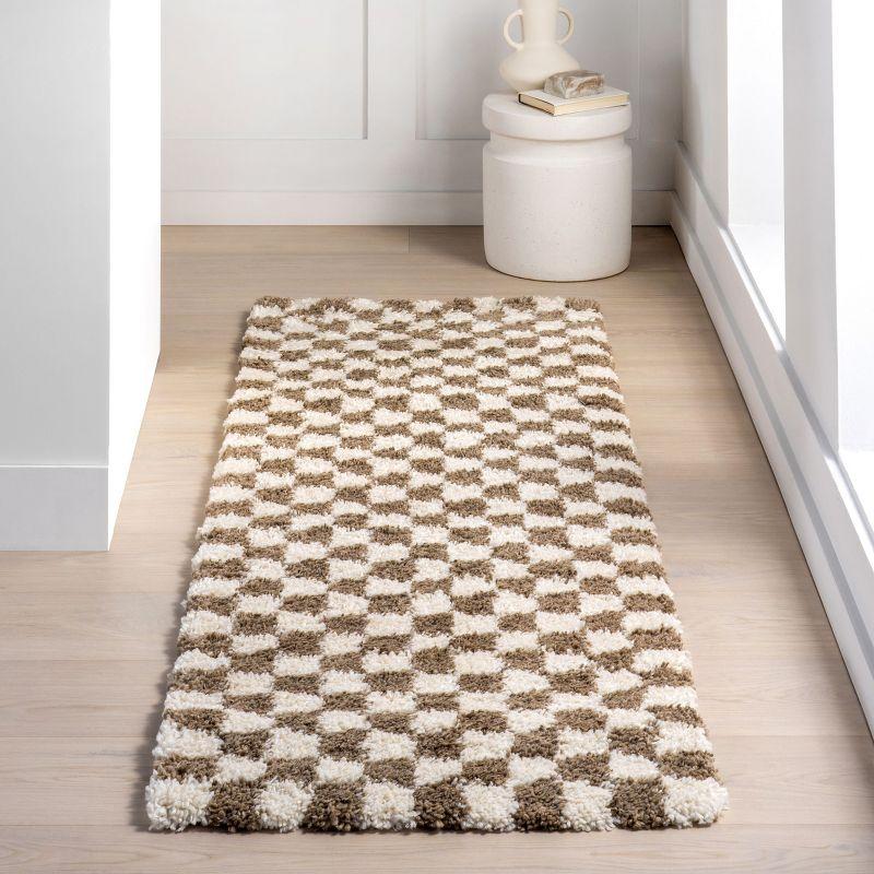 Nuloom Adelaide Checkered 2x8 Runner Shag Indoor Area Rug for Living Room Bedroom Dining Room Nursery Entryway Hallway, Beige/Brown