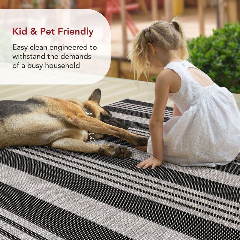 Nuloom Robin Striped 4x6 Indoor/Outdoor Area Rug for Living Room Patio Deck Front Porch Kitchen, Grey/Black