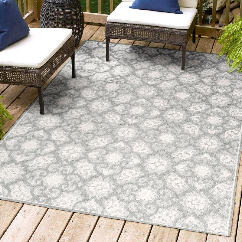 Circus Medallion High-Low Indoor/Outdoor Rug Area Rug - JONATHAN Y