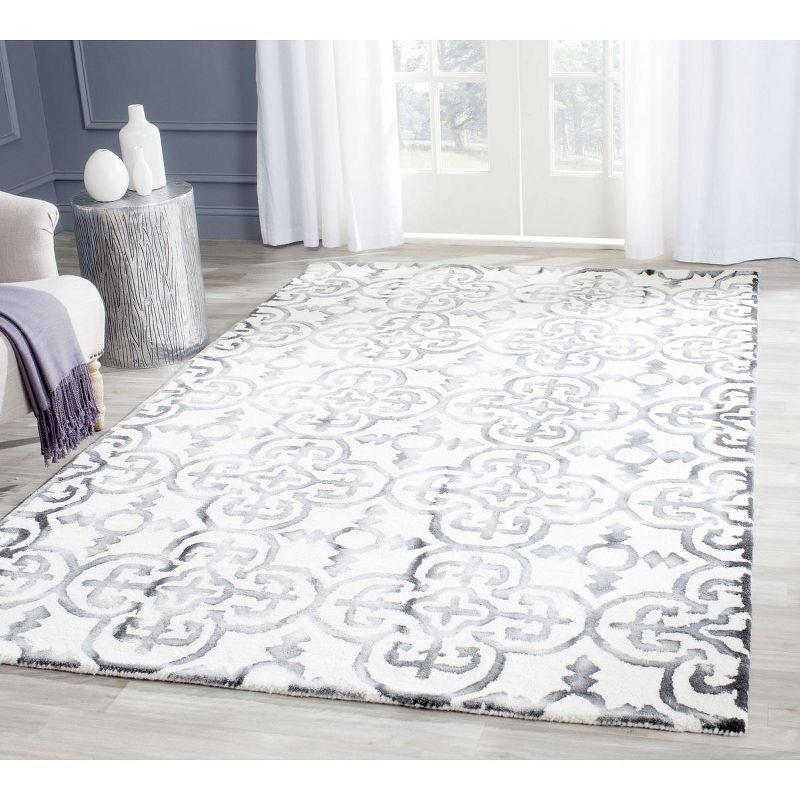 Handmade Ivory & Charcoal Wool Tufted Area Rug - 5' x 8'